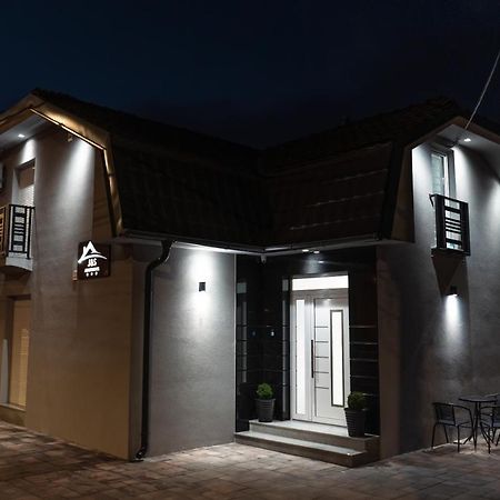 J&S Apartments นิส ภายนอก รูปภาพ