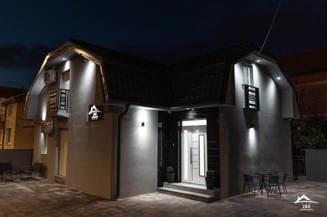 J&S Apartments นิส ภายนอก รูปภาพ