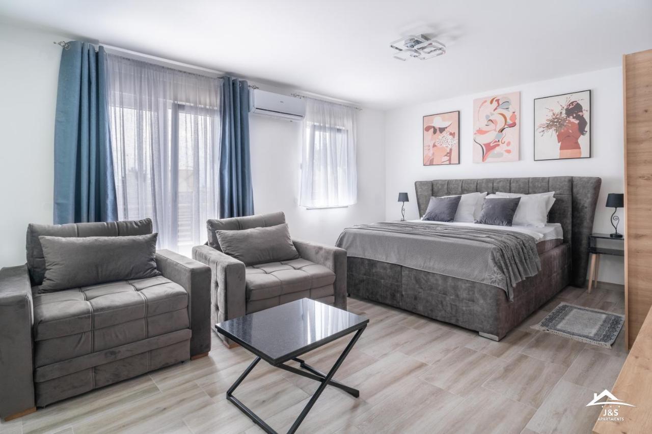 J&S Apartments นิส ภายนอก รูปภาพ