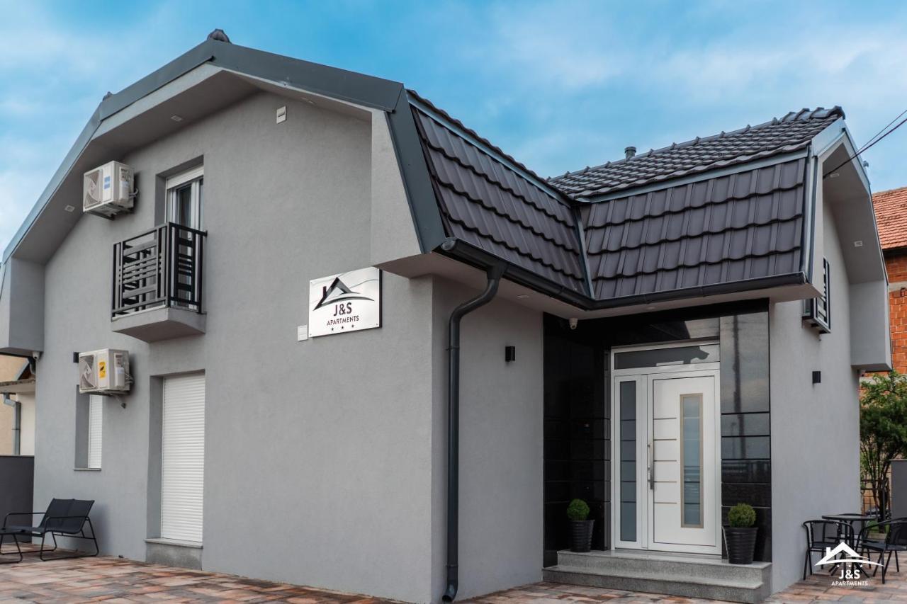 J&S Apartments นิส ภายนอก รูปภาพ