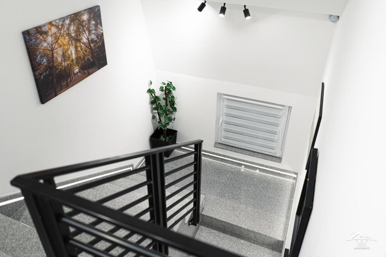 J&S Apartments นิส ภายนอก รูปภาพ