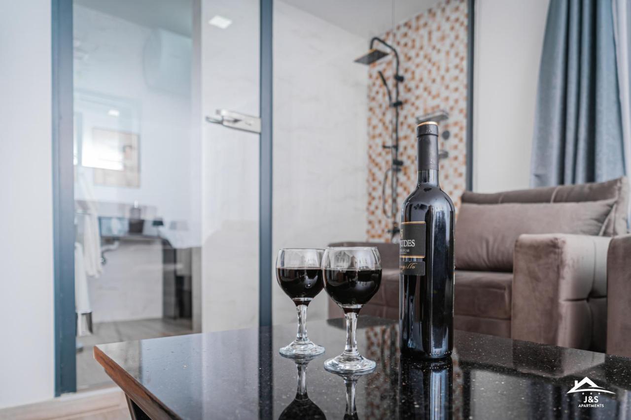 J&S Apartments นิส ภายนอก รูปภาพ