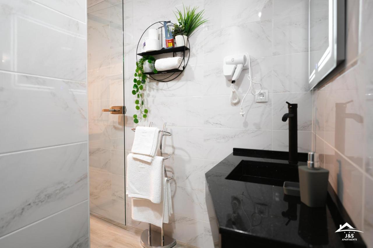 J&S Apartments นิส ภายนอก รูปภาพ