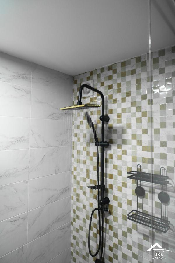 J&S Apartments นิส ภายนอก รูปภาพ