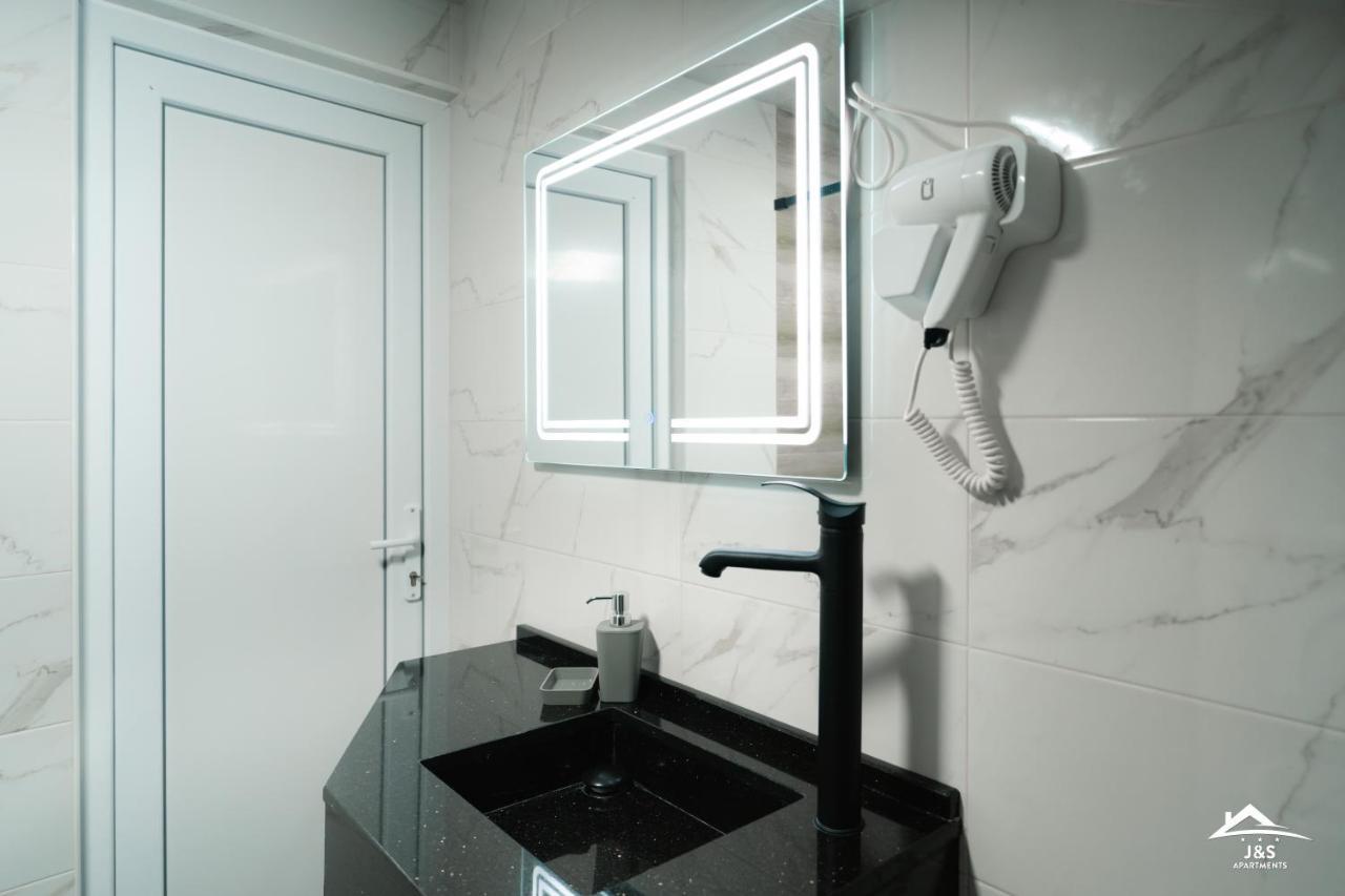 J&S Apartments นิส ภายนอก รูปภาพ