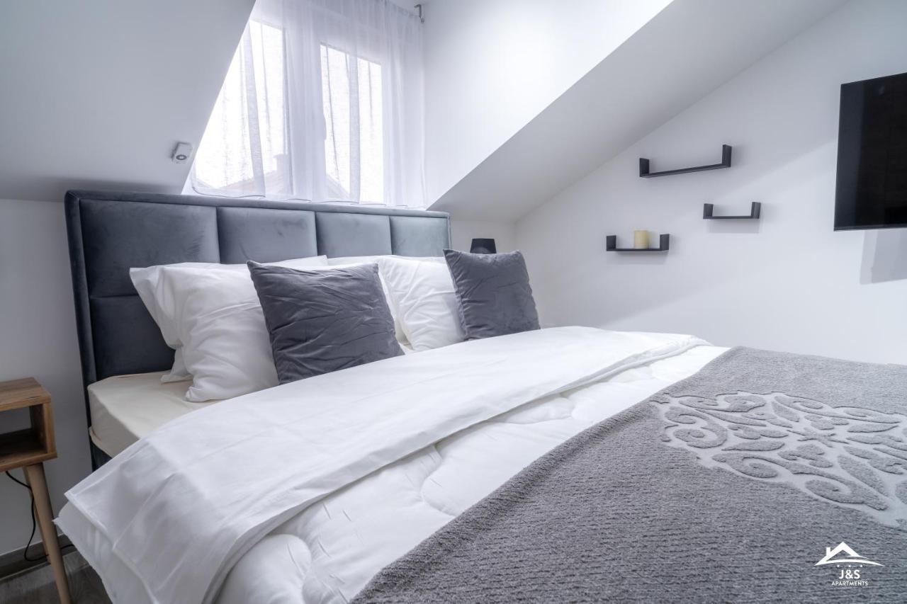 J&S Apartments นิส ภายนอก รูปภาพ