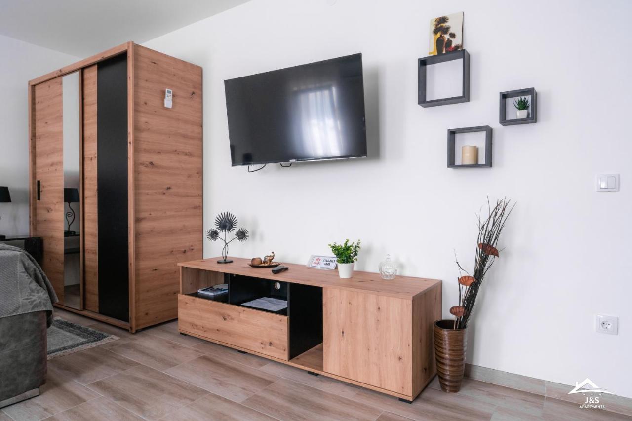 J&S Apartments นิส ภายนอก รูปภาพ